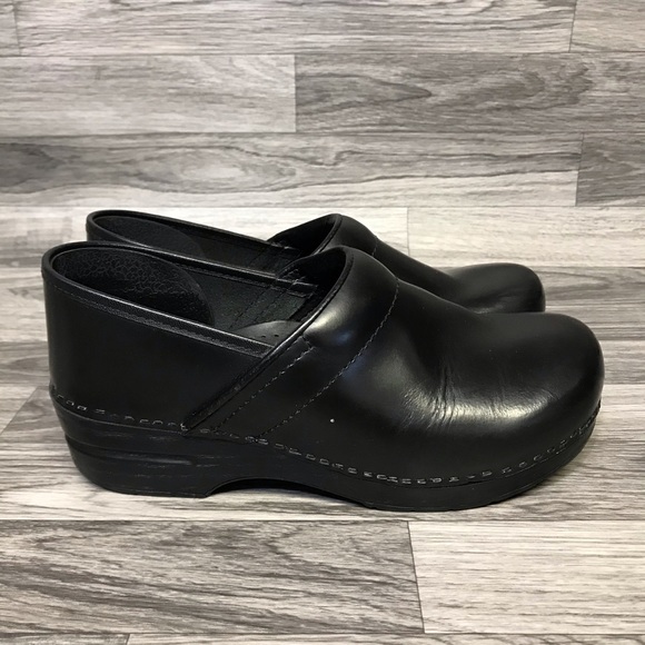 Dansko Professional Black Box Clogs - Picture 2 of 10